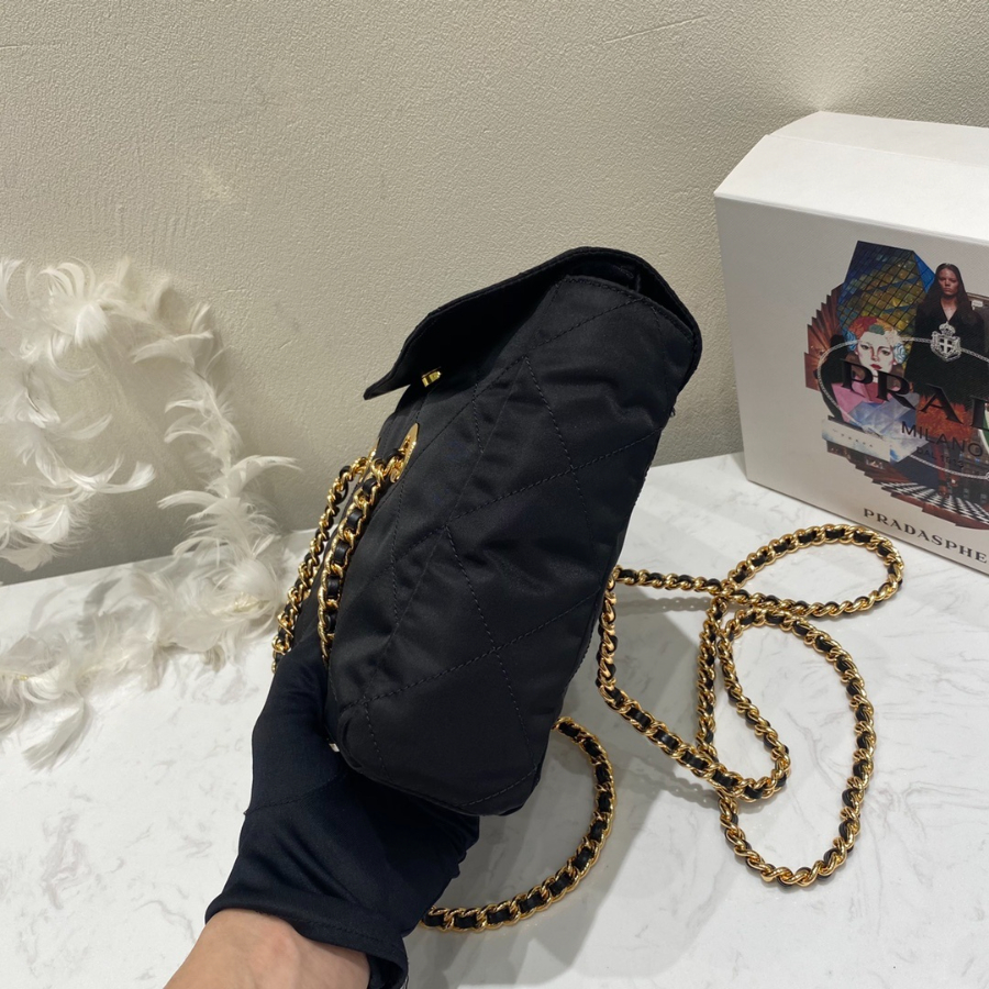 프라다 퀼팅나일론체인숄더백2.jpg