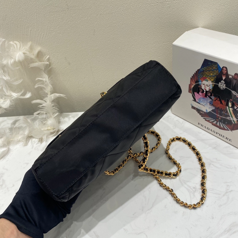 프라다 퀼팅나일론체인숄더백4.jpg