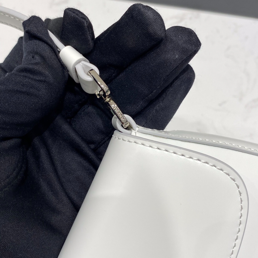 프라다 클레오브러시드플랩백7.jpg