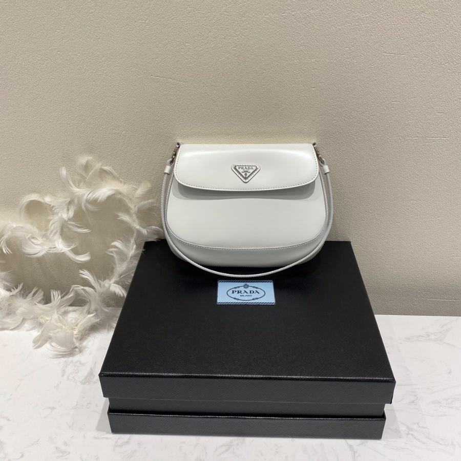 프라다 클레오브러시드플랩백1.jpg