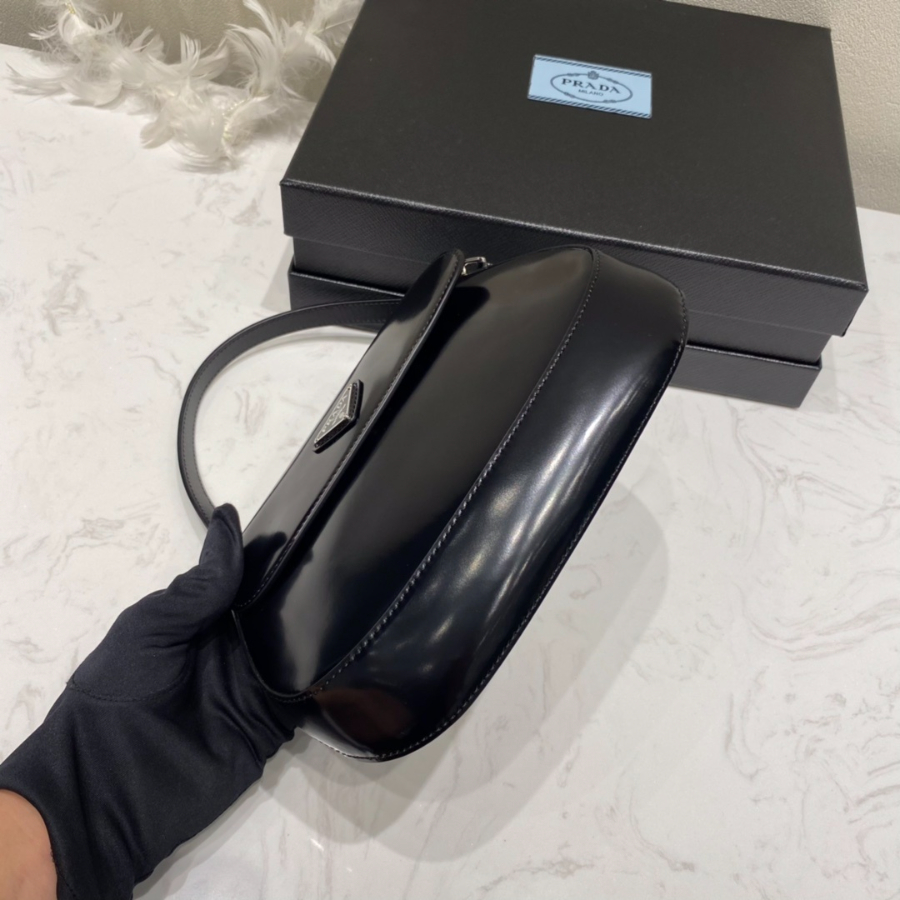 프라다 클레오브러시드플랩백2 블랙.jpg