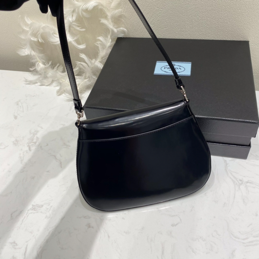 프라다 클레오브러시드플랩백1 블랙.jpg