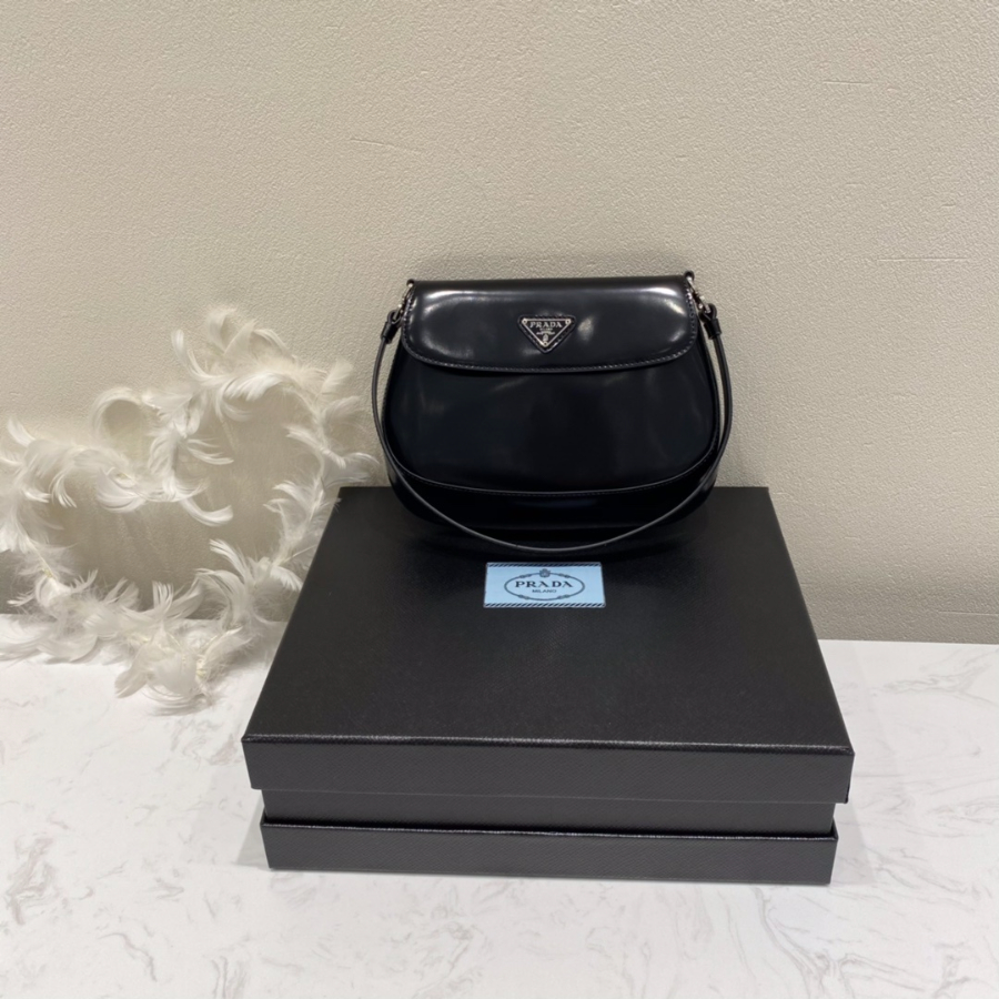 프라다 클레오브러시드플랩백8 블랙.jpg