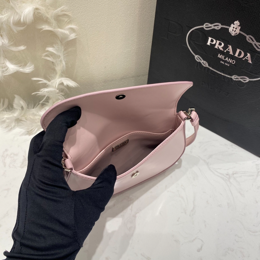 프라다 클로에브러시드플랩백8.jpg
