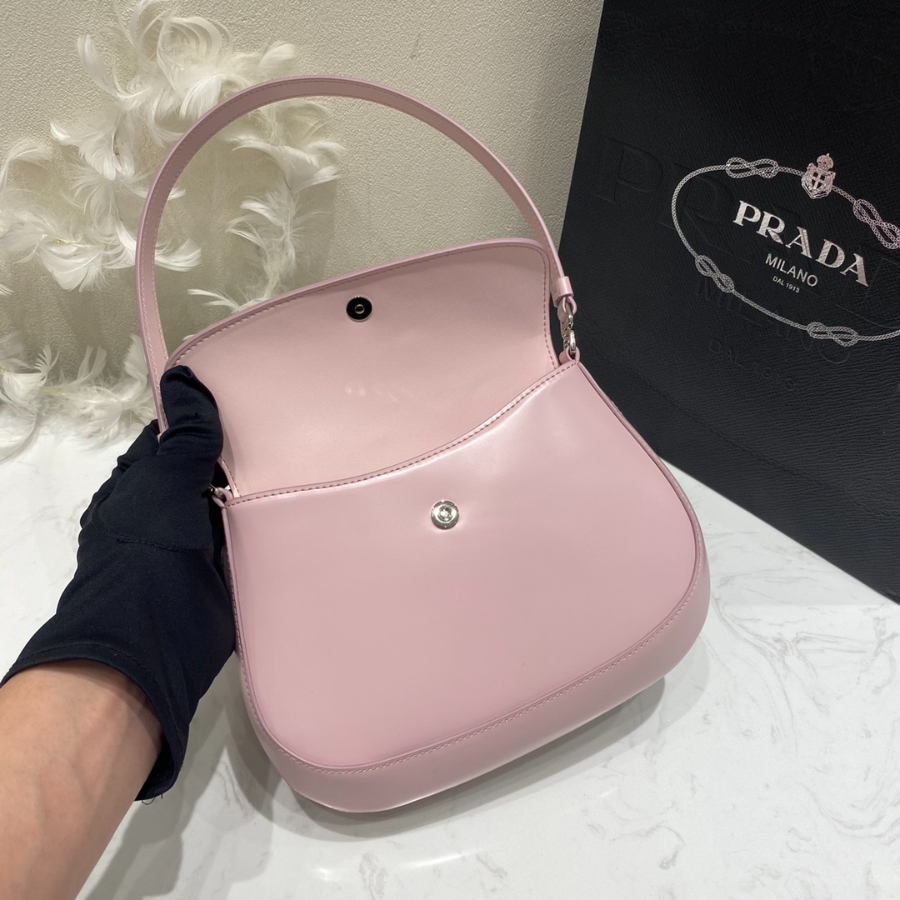 프라다 클로에브러시드플랩백7.jpg
