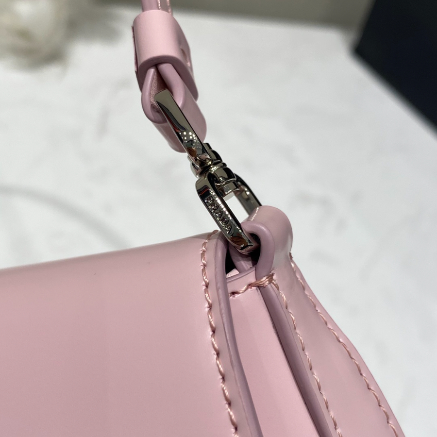 프라다 클로에브러시드플랩백5.jpg