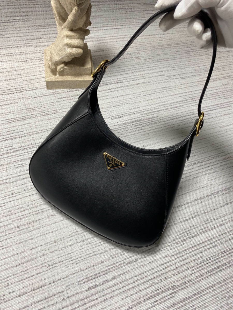 보테가베네타 클레오숄더백3.jpg