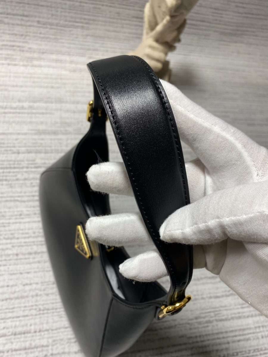 보테가베네타 클레오숄더백7.jpg