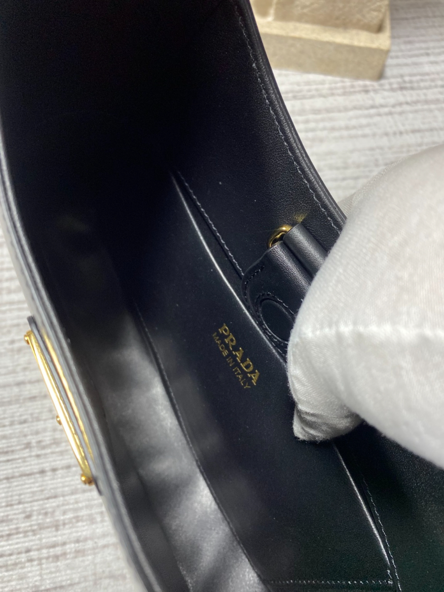 보테가베네타 클레오숄더백9.jpg