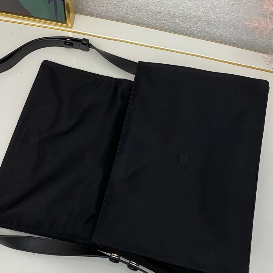 프라다 리나일론패딩숄더백7.jpg