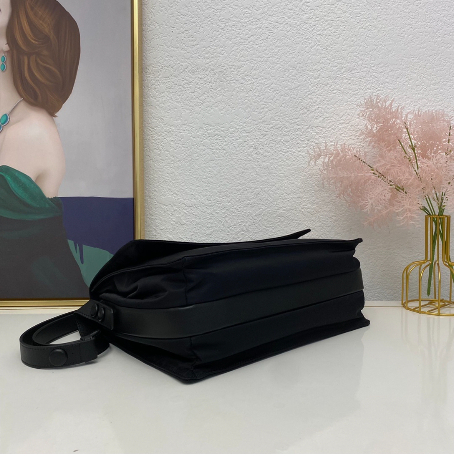 프라다 리나일론패딩숄더백5.jpg