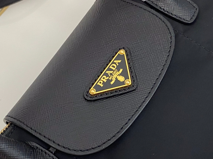 프라다 포코노투웨이백4.jpg