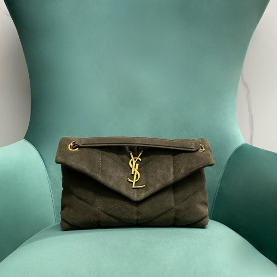 생로랑 토이 퍼퍼 스웨이드 라이트 머스크 577476 281118cm 미디엄01.jpg