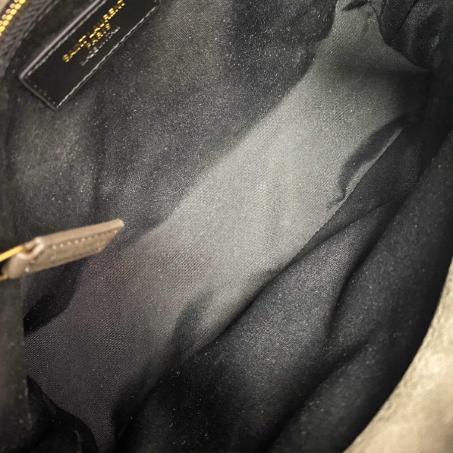 생로랑 토이 퍼퍼 스웨이드 라이트 머스크 577476 281118cm 미디엄03.jpg