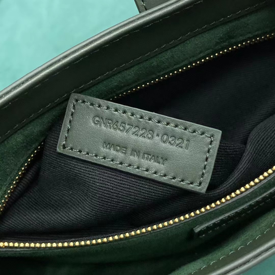 생로랑 페이턴트 가죽 소재의 LE 5 A 7 호보백 657228 24.5615cm 그린8.jpg