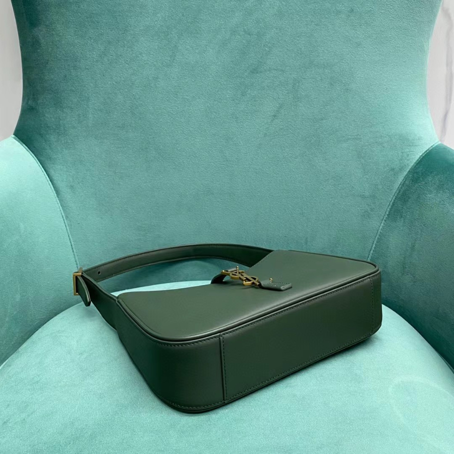 생로랑 페이턴트 가죽 소재의 LE 5 A 7 호보백 657228 24.5615cm 그린4.jpg