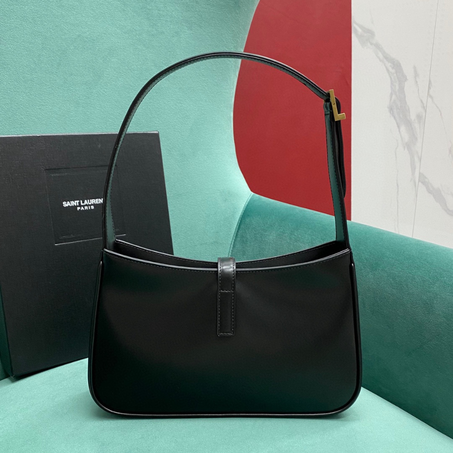 생로랑 페이턴트 가죽 소재의 LE 5 A 7 호보백 657228 24.5615cm 블랙2.jpg