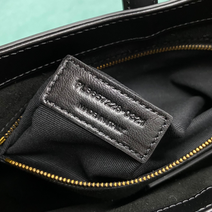 생로랑 페이턴트 가죽 소재의 LE 5 A 7 호보백 657228 24.5615cm 블랙8.jpg