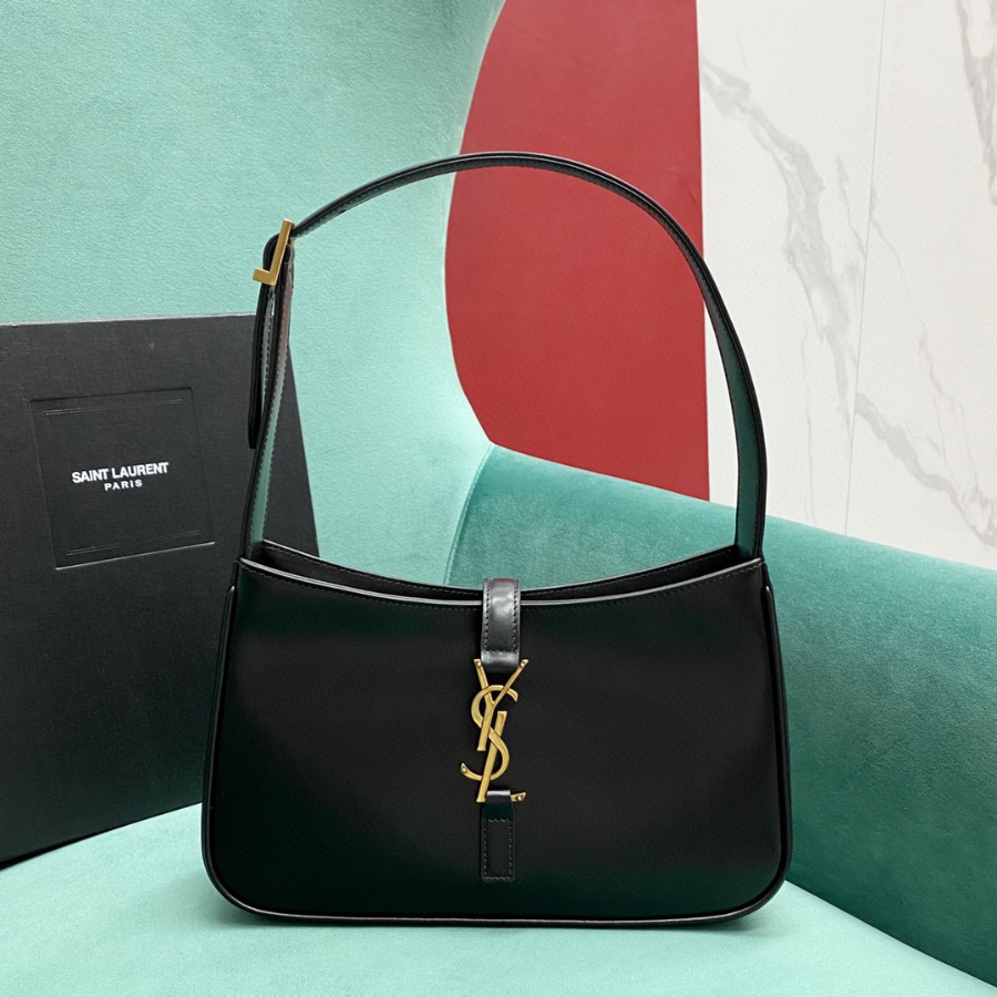 생로랑 페이턴트 가죽 소재의 LE 5 A 7 호보백 657228 24.5615cm 블랙1.jpg