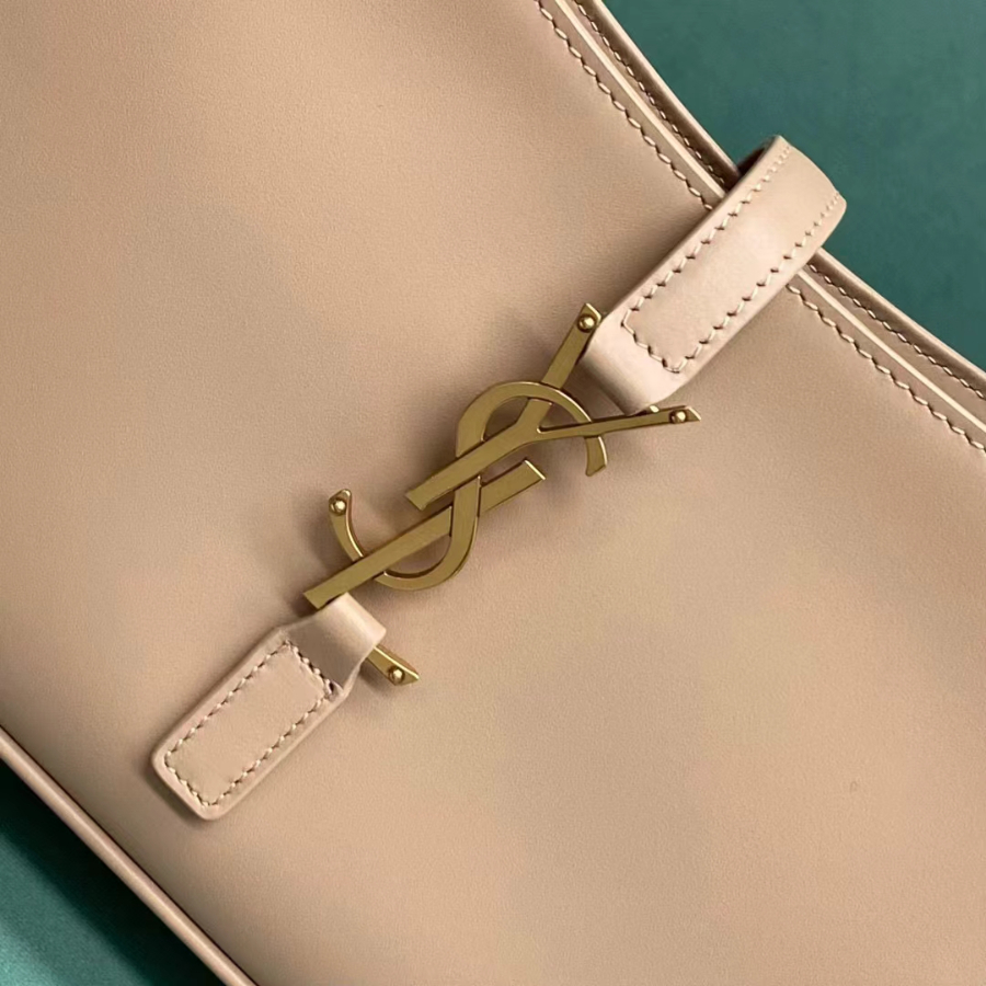 생로랑 페이턴트 가죽 소재의 LE 5 A 7 호보백 657228 24.5615cm 스톤6.jpg
