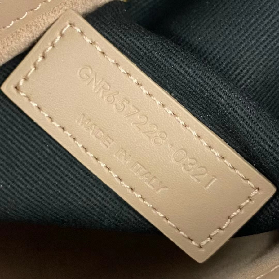 생로랑 페이턴트 가죽 소재의 LE 5 A 7 호보백 657228 24.5615cm 스톤9.jpg