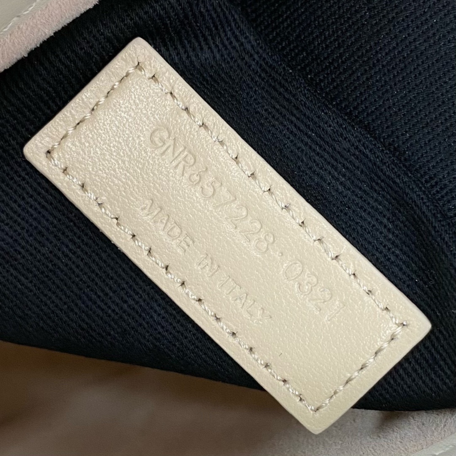 생로랑 페이턴트 가죽 소재의 LE 5 A 7 호보백 657228 24.5615cm 화이트8.jpg