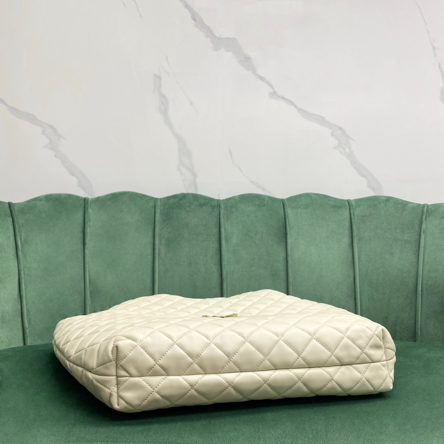 생로랑퀼트 처리된 램스킨 소재의 ICARE 맥시 쇼퍼백 화이트 698651 38843cm5.jpg