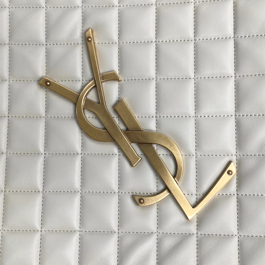 생로랑퀼트 처리된 램스킨 소재의 ICARE 맥시 쇼퍼백 화이트 698651 38843cm7.jpg