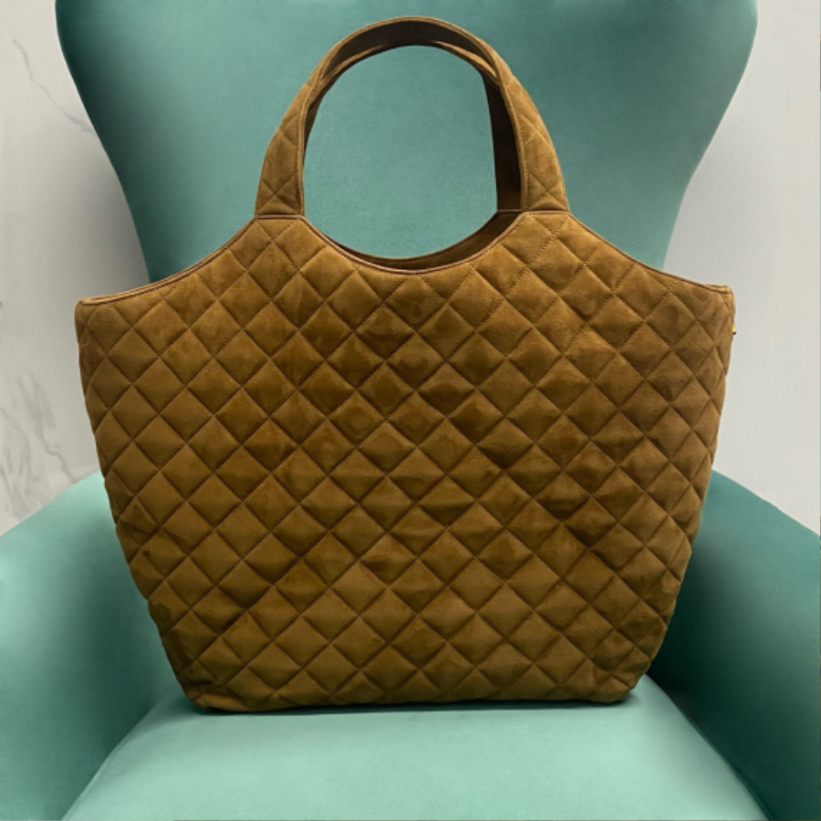 생로랑퀼팅 스웨이드 소재 ICARE 쇼퍼백 브라운 698651 38843cm02.jpg