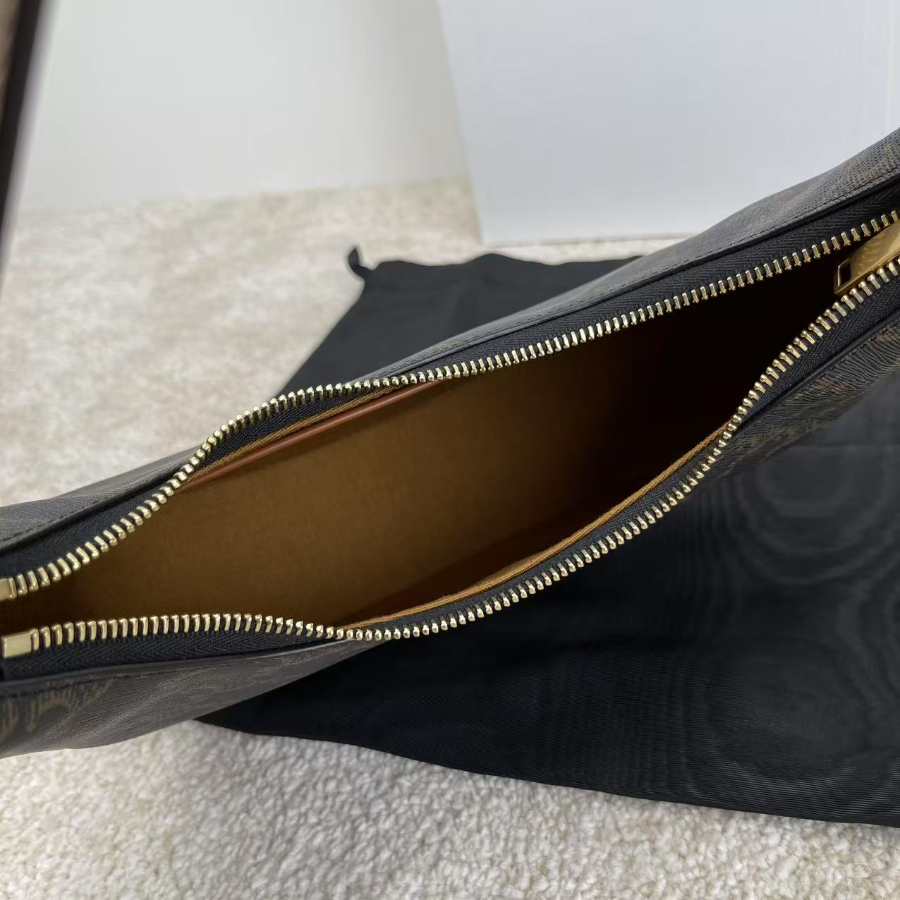 JXG 셀린느 트리옹프 캔버스 아바 백 1939522.jpg