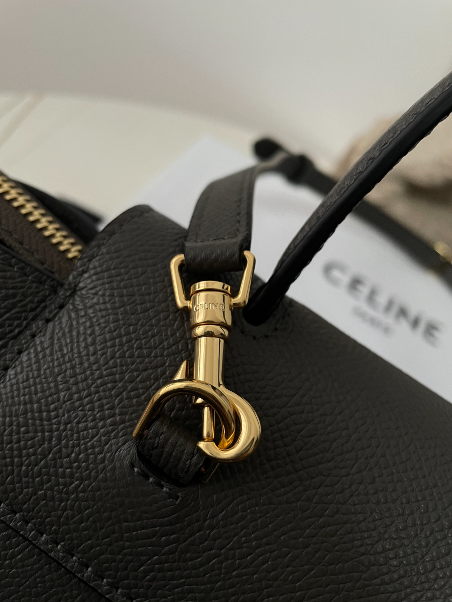 셀린느 그레인드 카프스킨 마이크로 벨트백 다크 그레이 202010cm 18900309.jpg