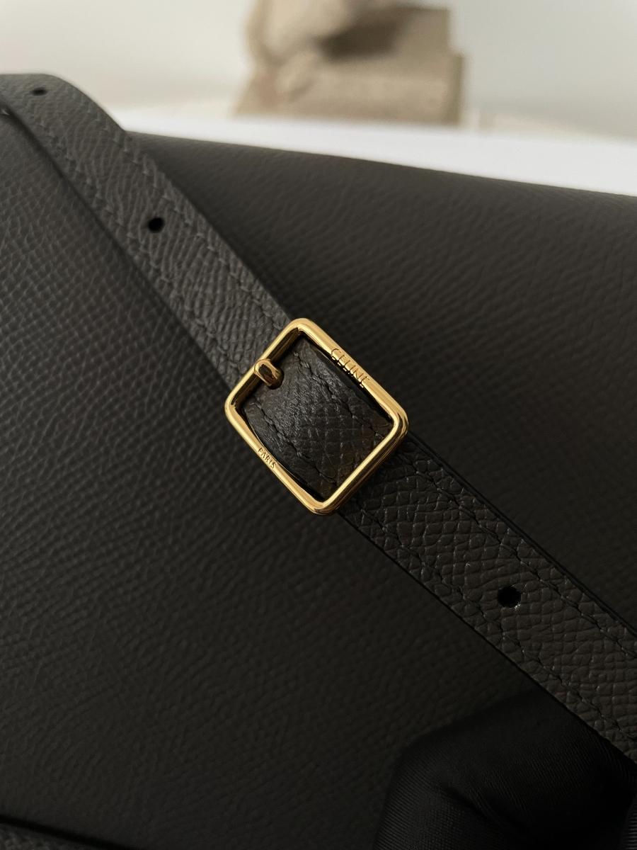 셀린느 그레인드 카프스킨 마이크로 벨트백 다크 그레이 202010cm 18900308.jpg