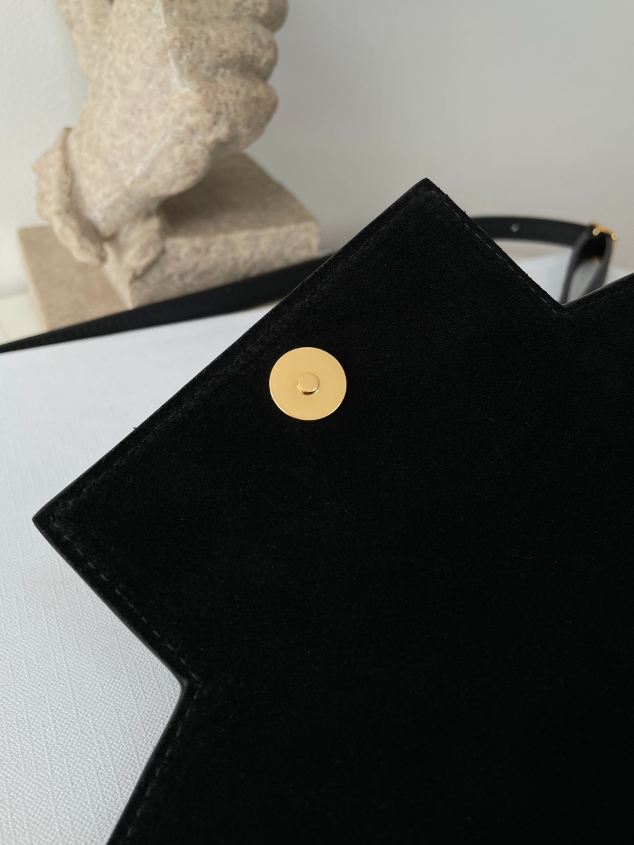 셀린느 그레인드 카프스킨 마이크로 벨트백 블랙 202010cm 18900308.jpg