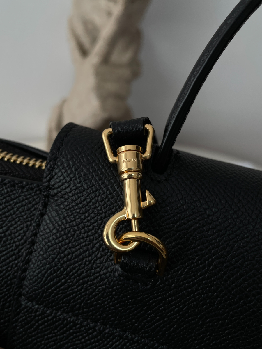 셀린느 그레인드 카프스킨 마이크로 벨트백 블랙 202010cm 18900310.jpg