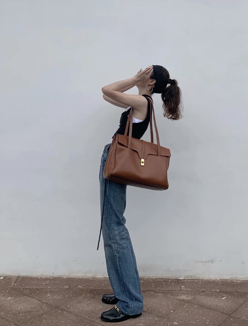 셀린느 라지 소프트 16 백 195543 382618cm 브라운01.jpg