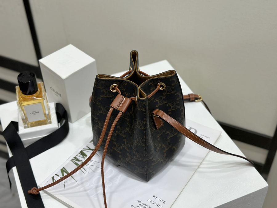 셀린느 마이크로 세일러 트리옹프 캔버스 10M742 13.517.511cm 블랙 스몰06.jpg