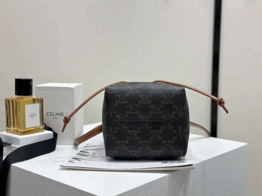 셀린느 마이크로 세일러 트리옹프 캔버스 10M742 13.517.511cm 블랙 스몰07.jpg