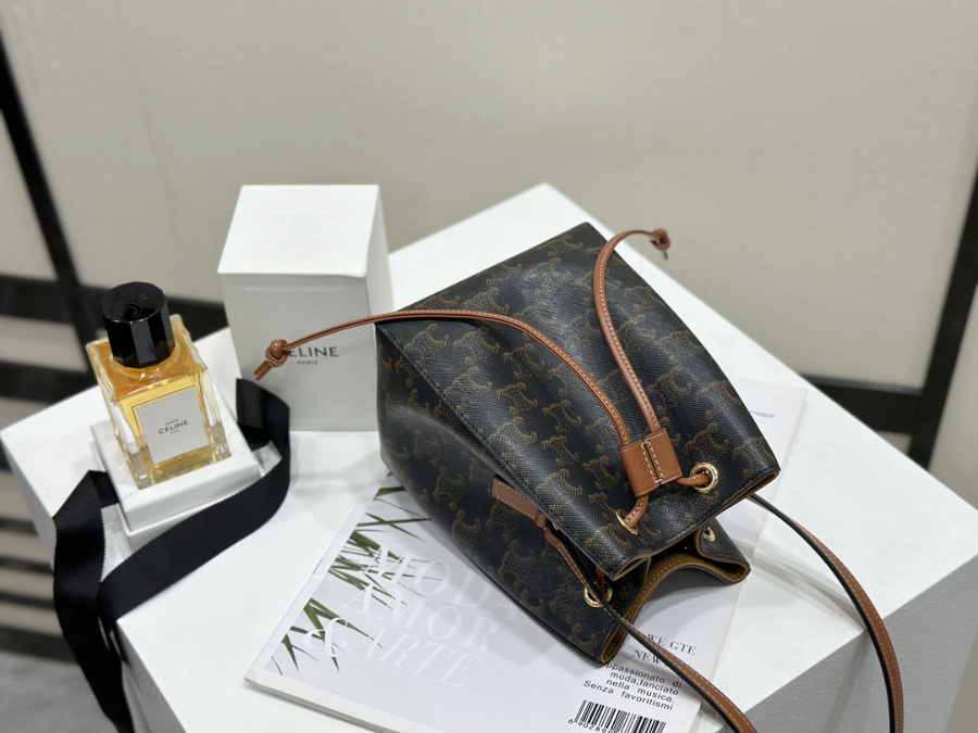 셀린느 마이크로 세일러 트리옹프 캔버스 10M742 13.517.511cm 블랙 스몰05.jpg