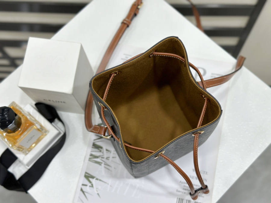 셀린느 마이크로 세일러 트리옹프 캔버스 10M742 13.517.511cm 블랙 스몰08.jpg