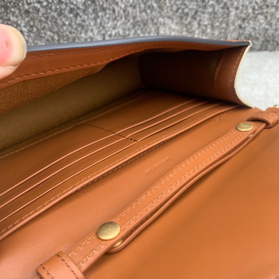 셀린느 메일론 트리옴페 체인 백 10H422 화이트 19.5134cm9.jpg