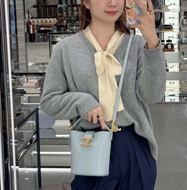 셀린느 미니 루이즈 버킷백 13.51610cm 10N473 남회색01.jpg