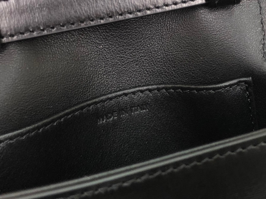 셀린느 미니 클로드 샤이니 카프스킨 블랙7.jpg