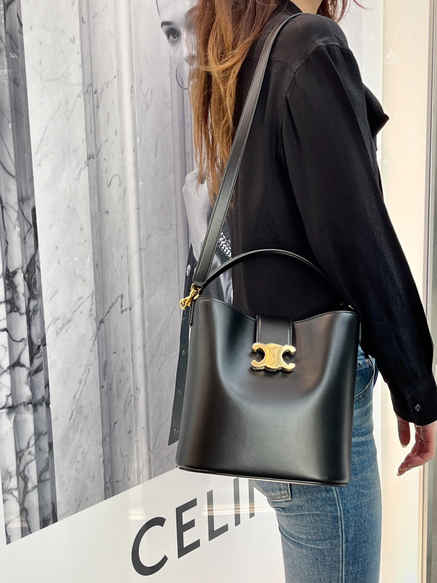 셀린느 미디엄 루이즈백 282416cm 블랙 11661301.jpg