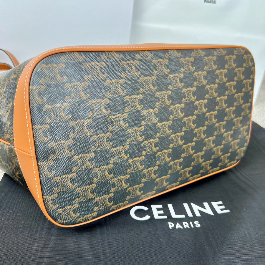 셀린느 미디엄 버킷 트리옹프 캔버스 블랙 31.531.516cm 11507207.jpg