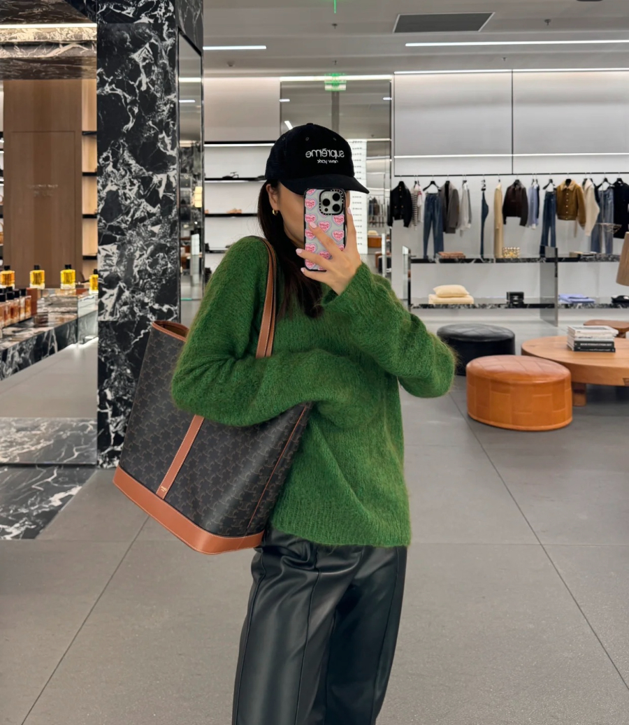 셀린느 미디엄 버킷 트리옹프 캔버스 블랙 31.531.516cm 11507201.jpg