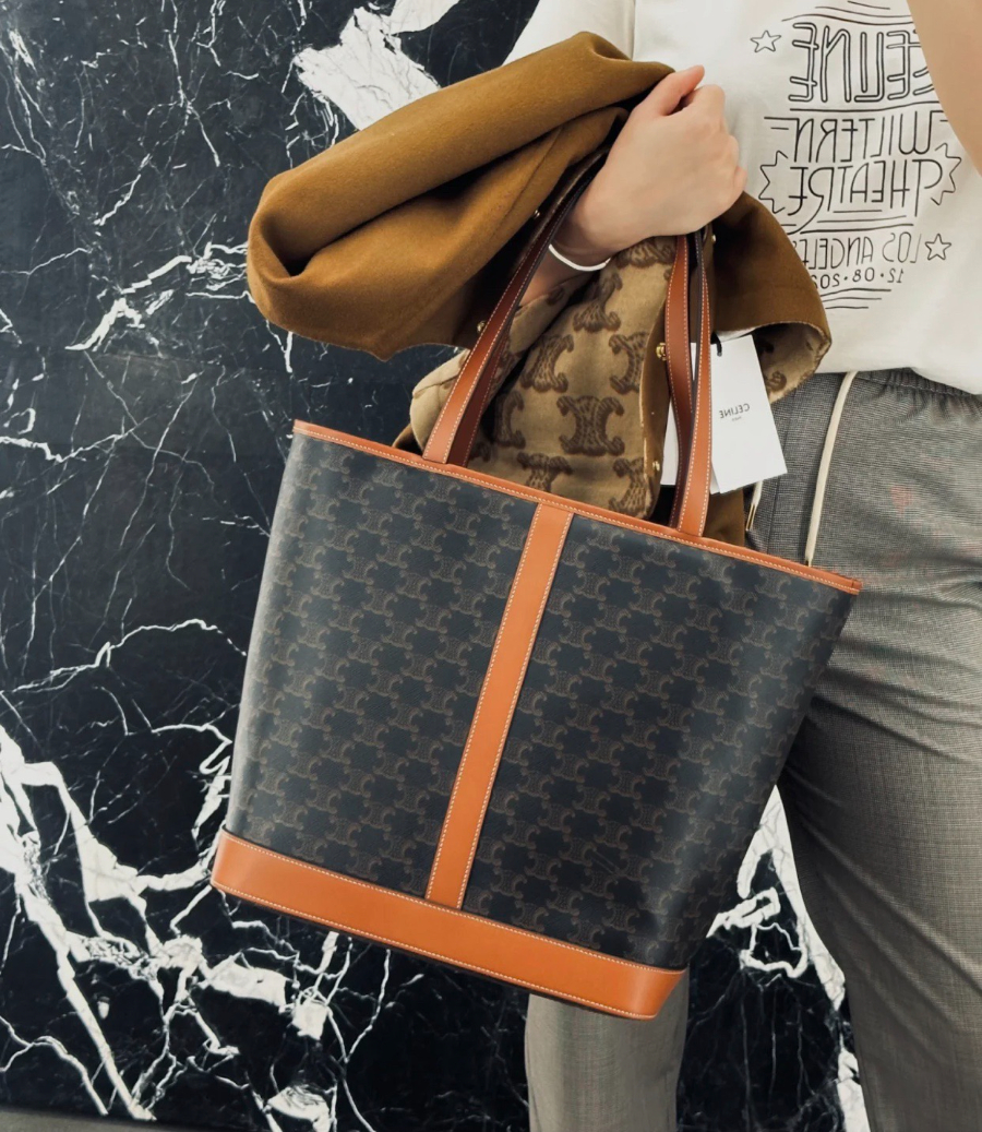 셀린느 미디엄 버킷 트리옹프 캔버스 블랙 31.531.516cm 11507202.jpg