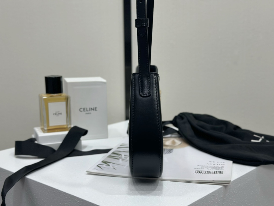 셀린느 미디엄 틸리 백 2213.54cm 블랙 11570309.jpg