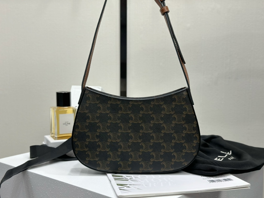 셀린느 미디엄 틸리 백 2213.54cm 올 오버 로고 11570203.jpg