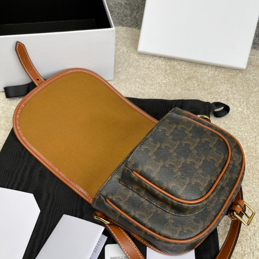 셀린느 미디엄 폴코 백 트리옹프 캔버스 18176.5cm 블랙 19150207.jpg