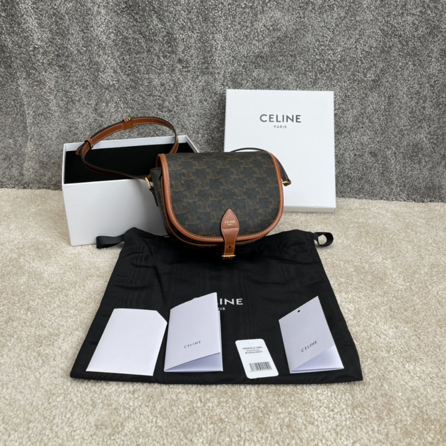 셀린느 미디엄 폴코 백 트리옹프 캔버스 18176.5cm 블랙 19150203.jpg